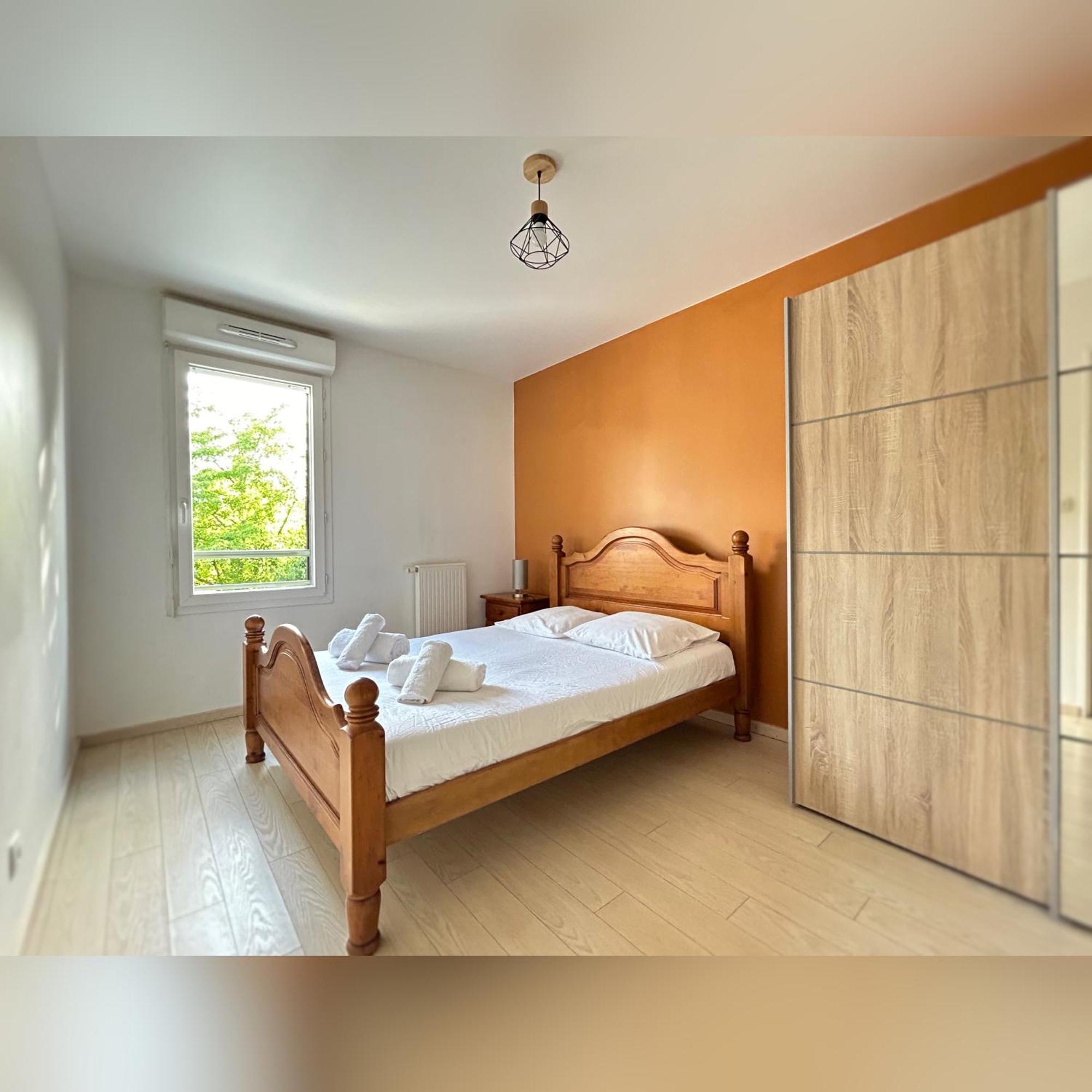 Le Duplex Chessy - 15Min From Disneyland - 2 Private Parkings - Garden - Kingsize & Queensize Bed - Supermarket Behind The House ภายนอก รูปภาพ